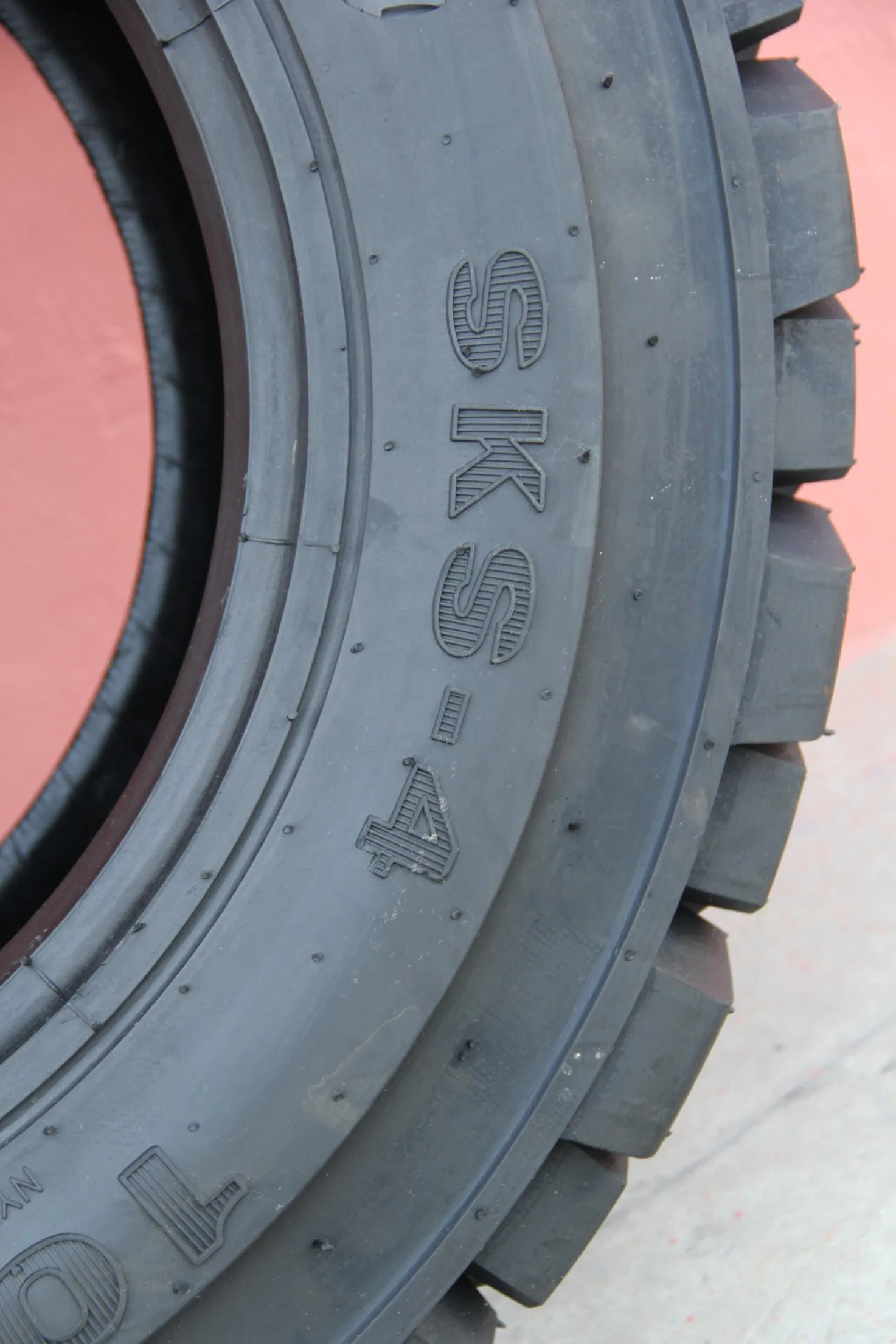 Industrial Skid Steer Tubeless Tyre 10-16.5 Bias Tire