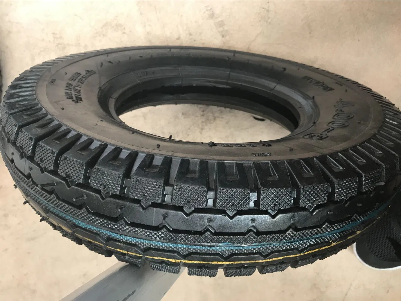 Шина 4.00-8 с камерой для тачки и тележки