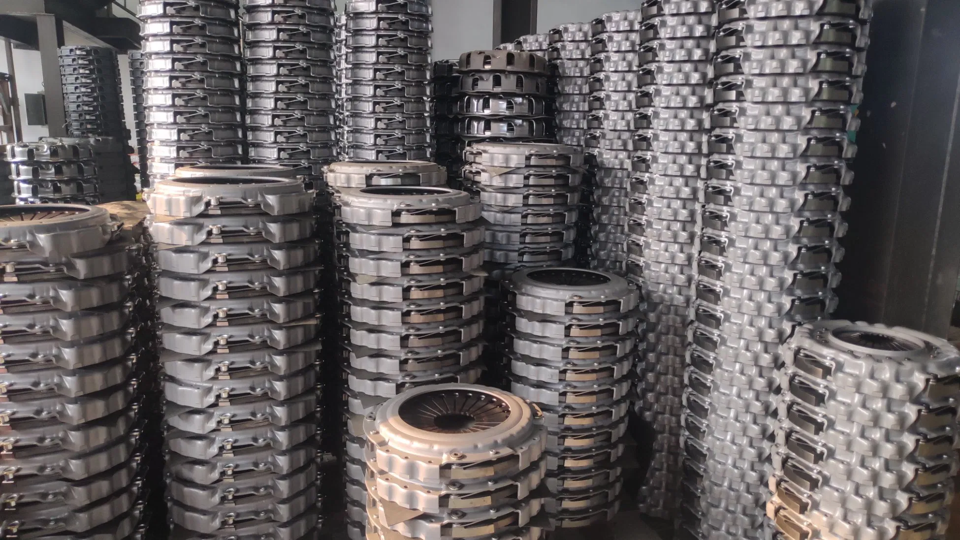 Wholesale Sinotruk Auto Spare Parts Clutch Pressure Plate Assembly Wg9114160011 for HOWO