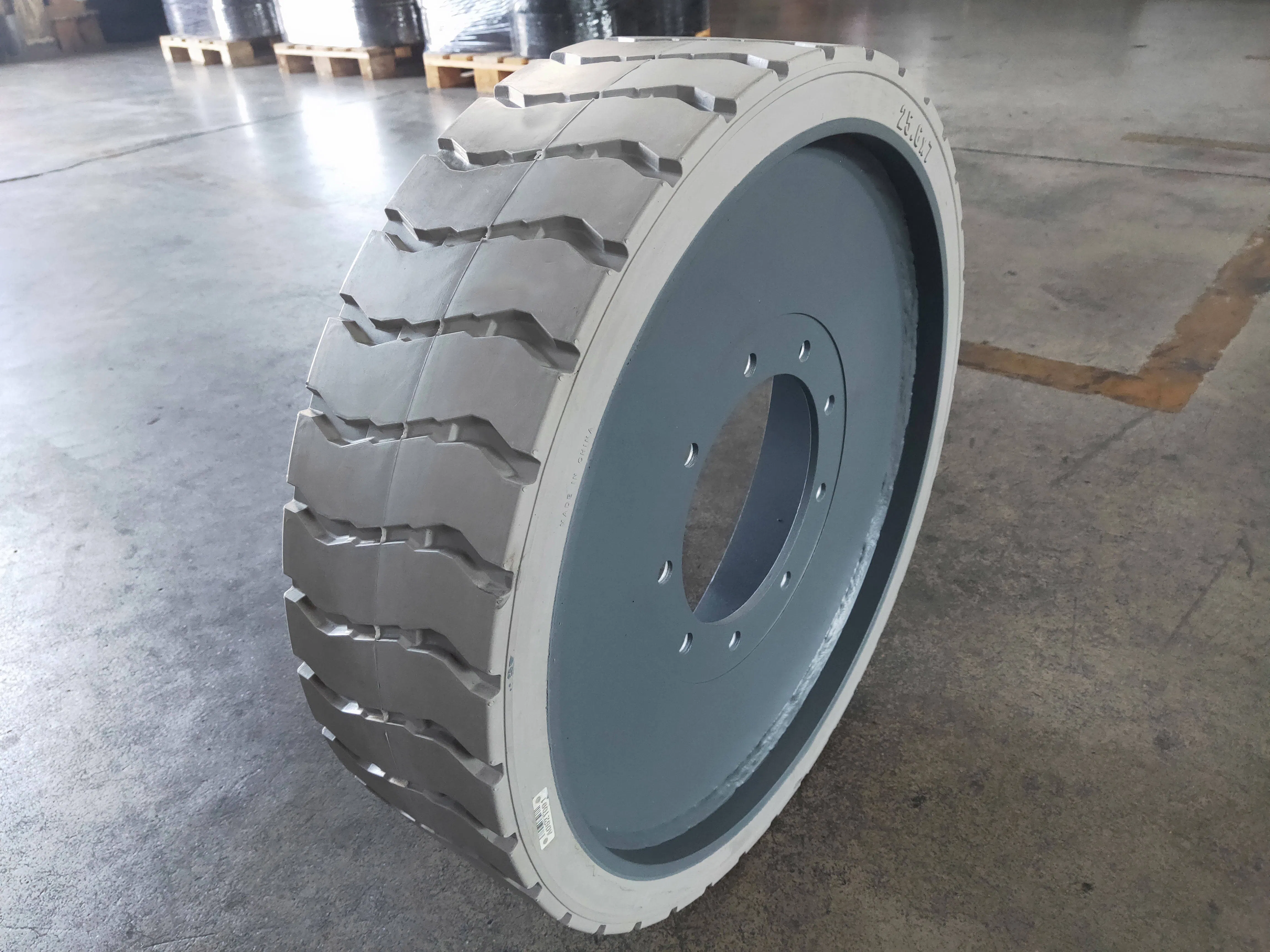 Цельная шина FB25.6x7 для спецтехники