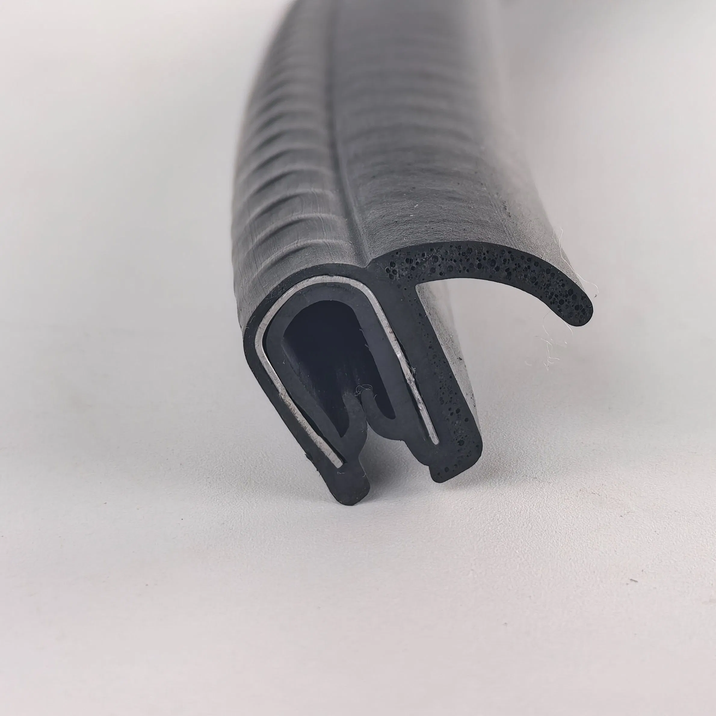 Auto Rubber Trim Seal Car Door Weatherstrip with Steel Bone Rubber Seal Strip