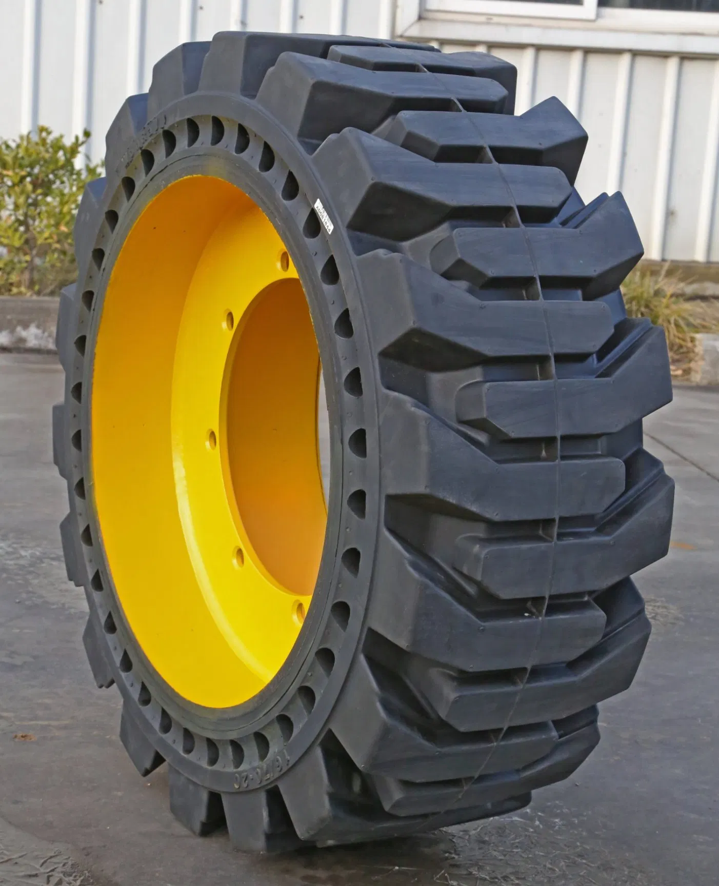 Шины для спецтехники 33X12-20, 30X10-16, 31X12-16, 28X12.5-15