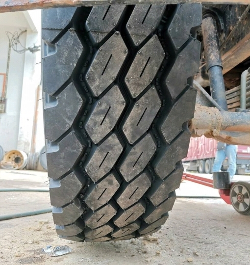 Грузовая шина 315/80R22.5 SUPERHAWK, радиальная, 20PR