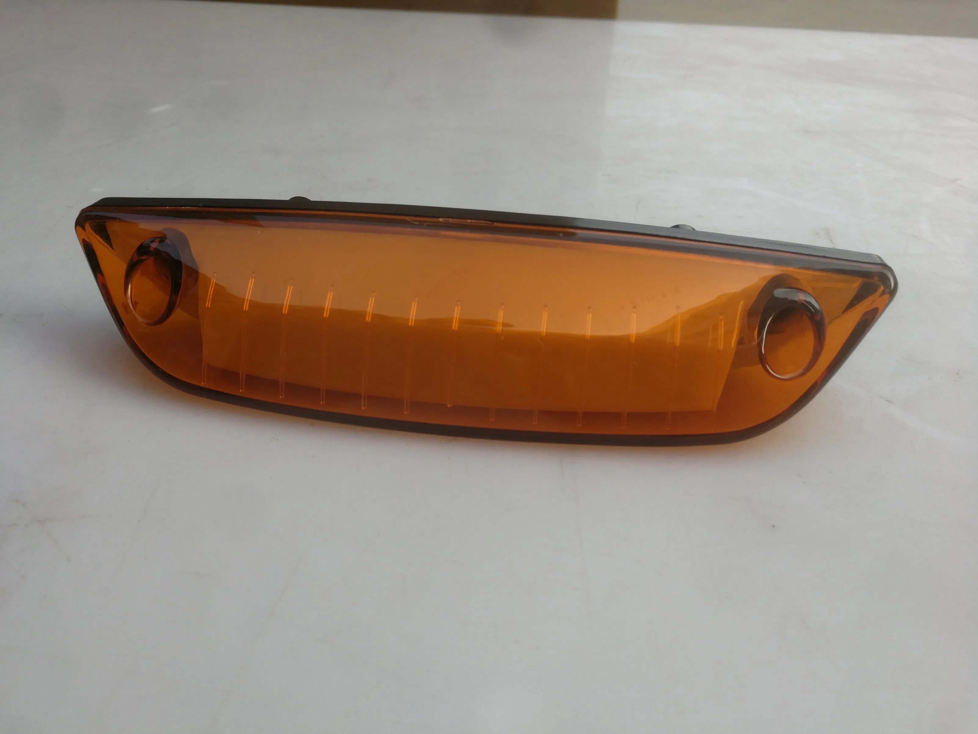 Передний габаритный фонарь Marcopolo New G7