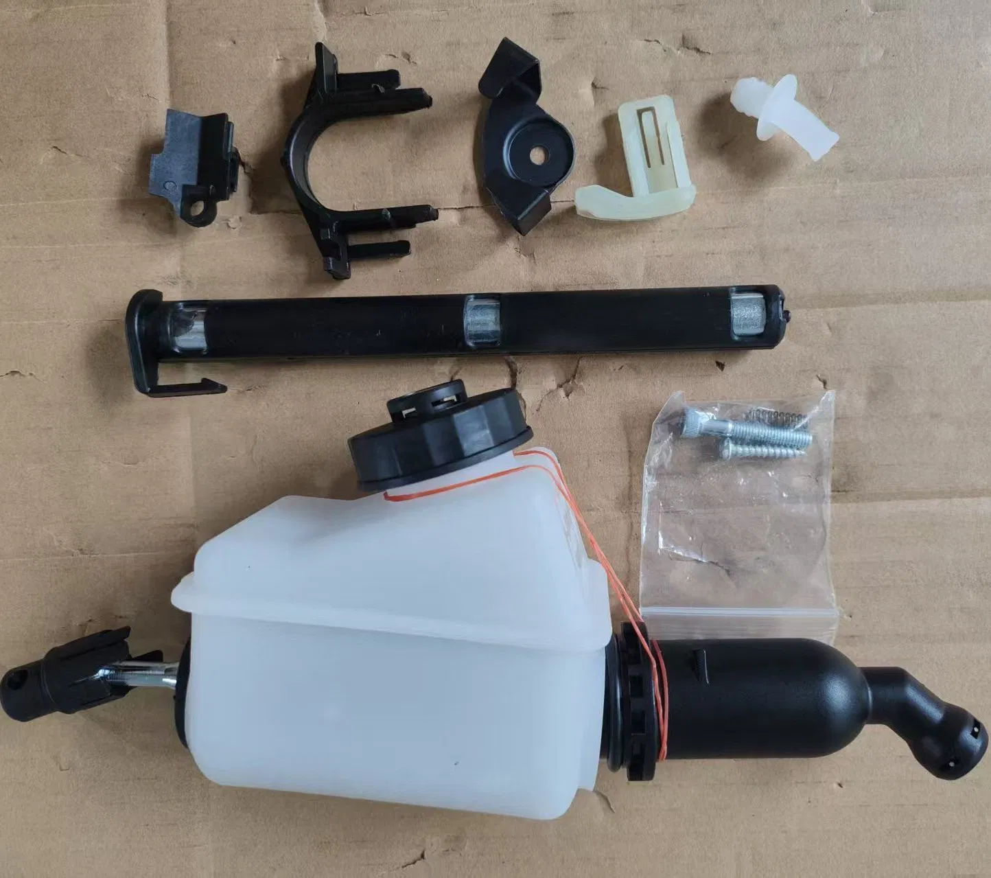 Главный цилиндр сцепления Sinotruk 5001864263