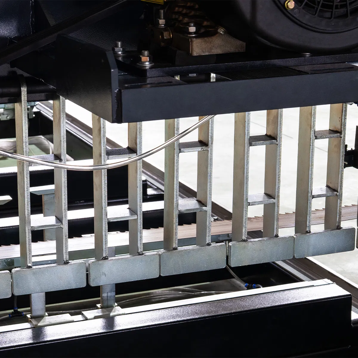 Промышленная горизонтальная ленточная пила для древесины