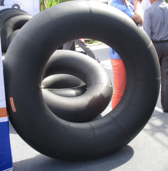 Goor Price Korea Technology 17.5-25 15.5-25 23.5-25 OTR Port Loader Truck Wheel Loader Mining Tyre Tire Natural Rubber Tubes