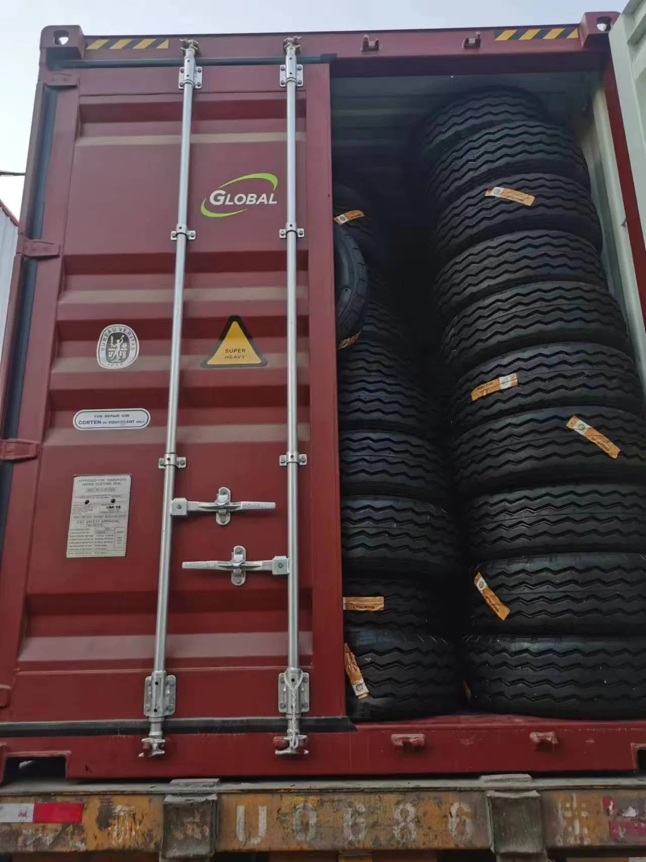 11L-16 Backhoe Loader Tyre F-3 for Construction and Industrial Use with ISO Certification