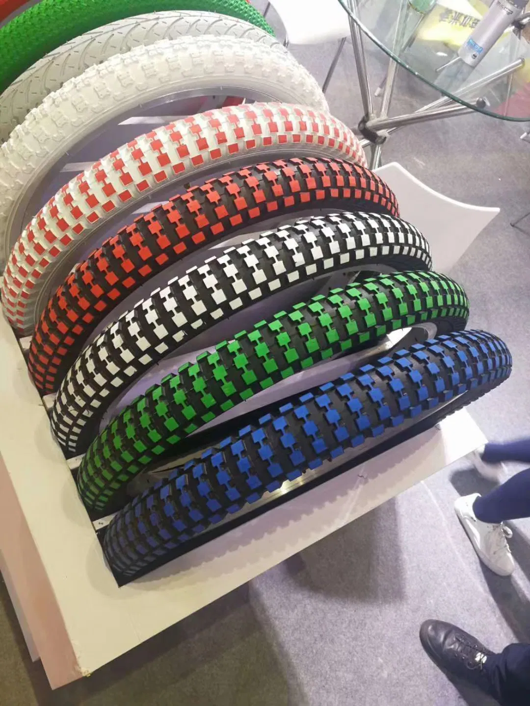 Велосипедная покрышка 20*2.125 с белой боковиной