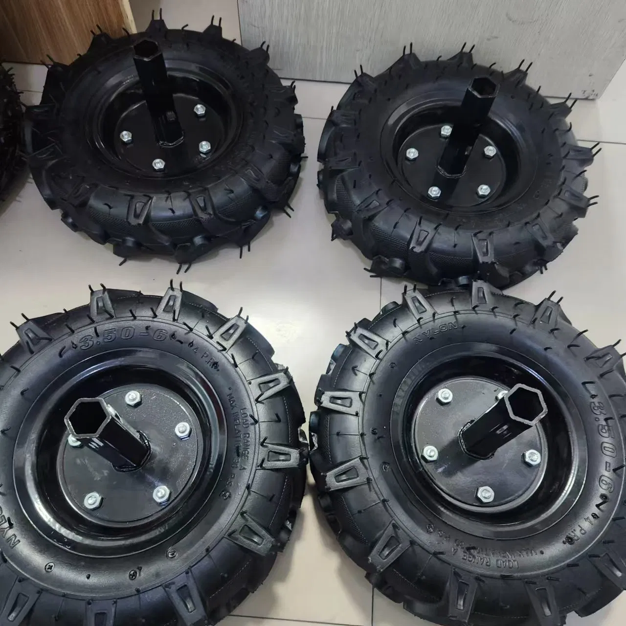 3.50-6 Lug Tread Rubber Tyre and Wheel