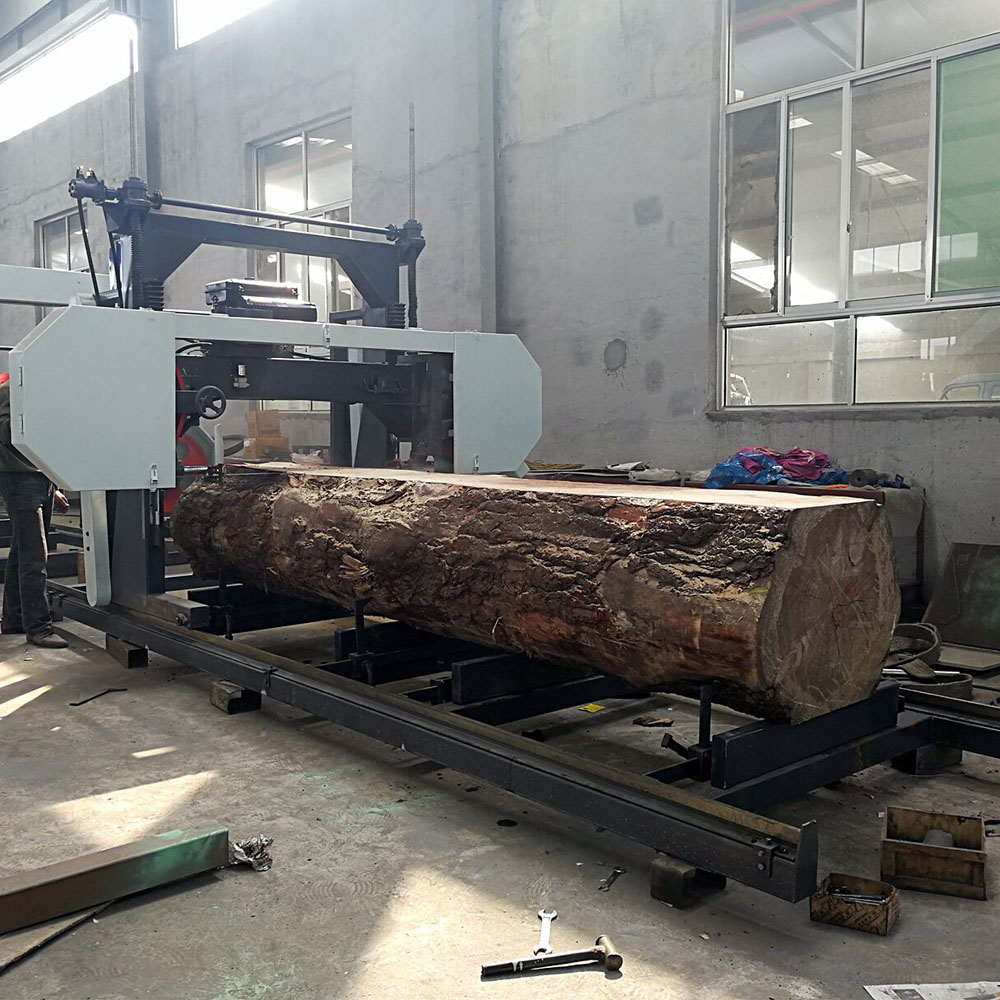 Heavy-Duty Hydraulic Automatic Horizontal Bandsaw Sawmill Machine 63" with 31HP B&S Motor