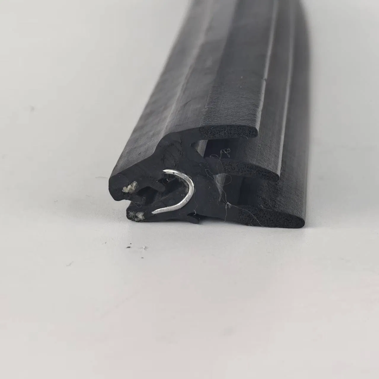 Auto Rubber Trim Seal Car Door Weatherstrip with Steel Bone Rubber Seal Strip