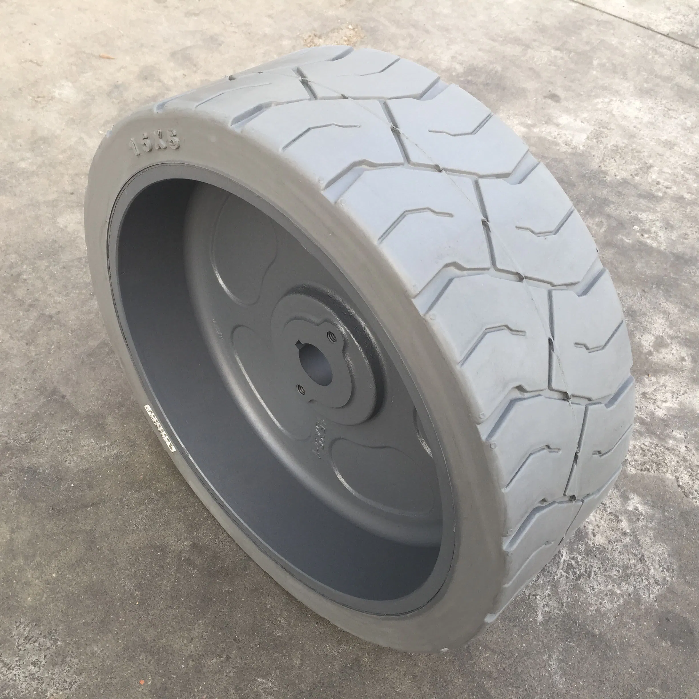 Dark Pattern and Light Pattern Fb15X5 Solid Tyres Commonly Used for Lifting Platform