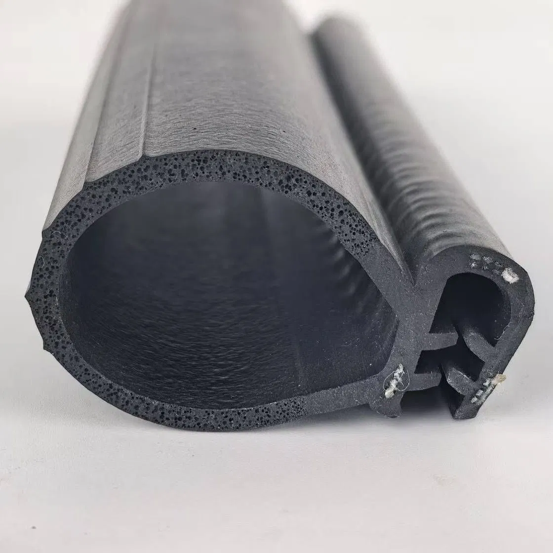 Auto Rubber Trim Seal Car Door Weatherstrip with Steel Bone Rubber Seal Strip