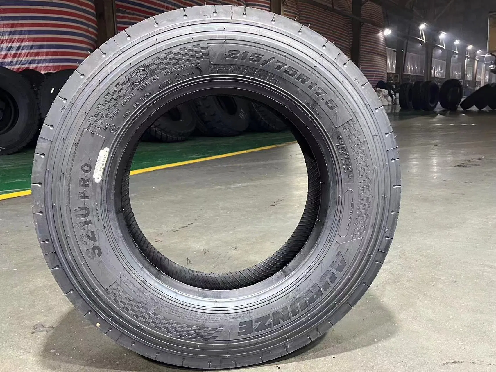 Грузовая радиальная шина 215/75R17.5 Aurunze