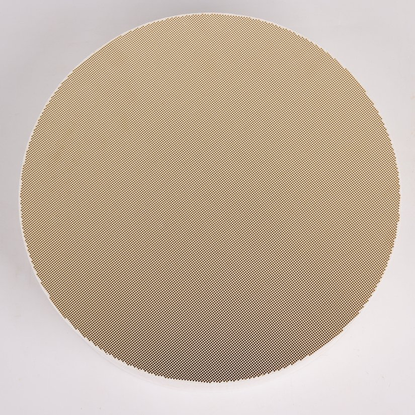 Керамический катализаторный носитель из кордиерита