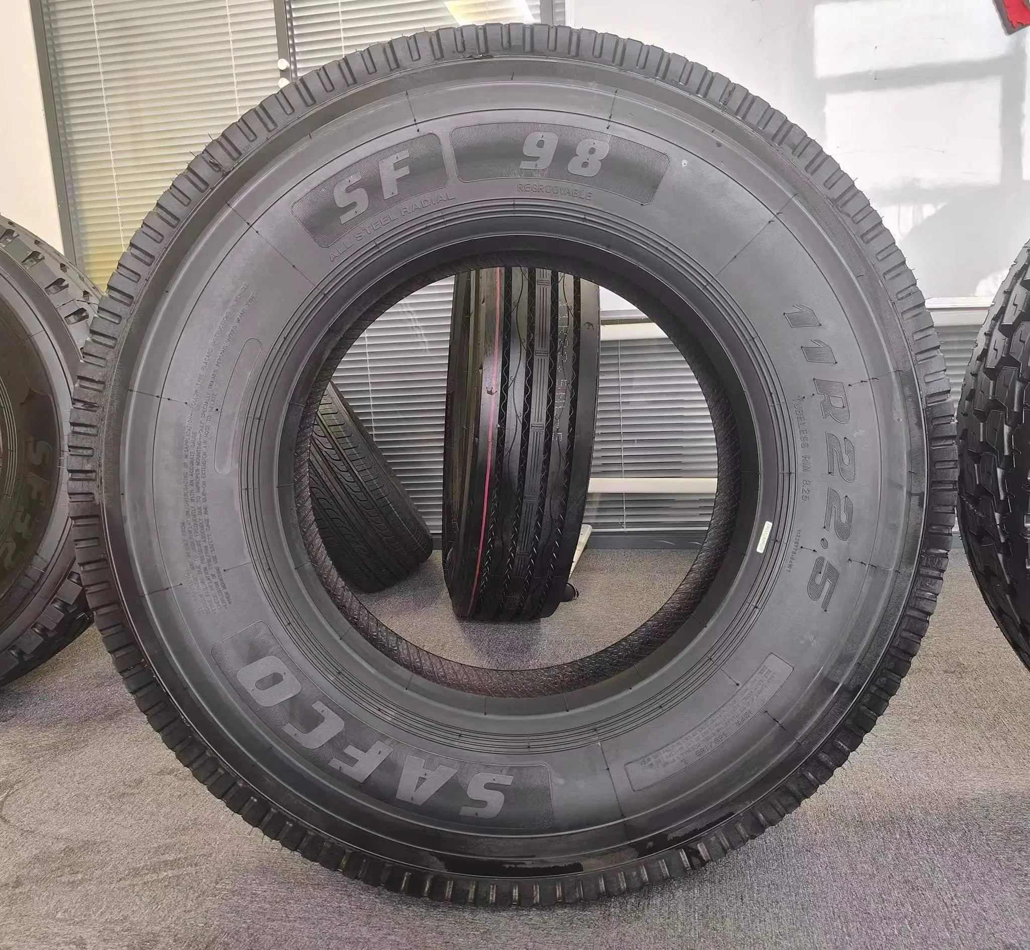Safco Middle Quality with Cheap Price 315/80r22.5-18pr 11r22.5-18pr Manufacture in China