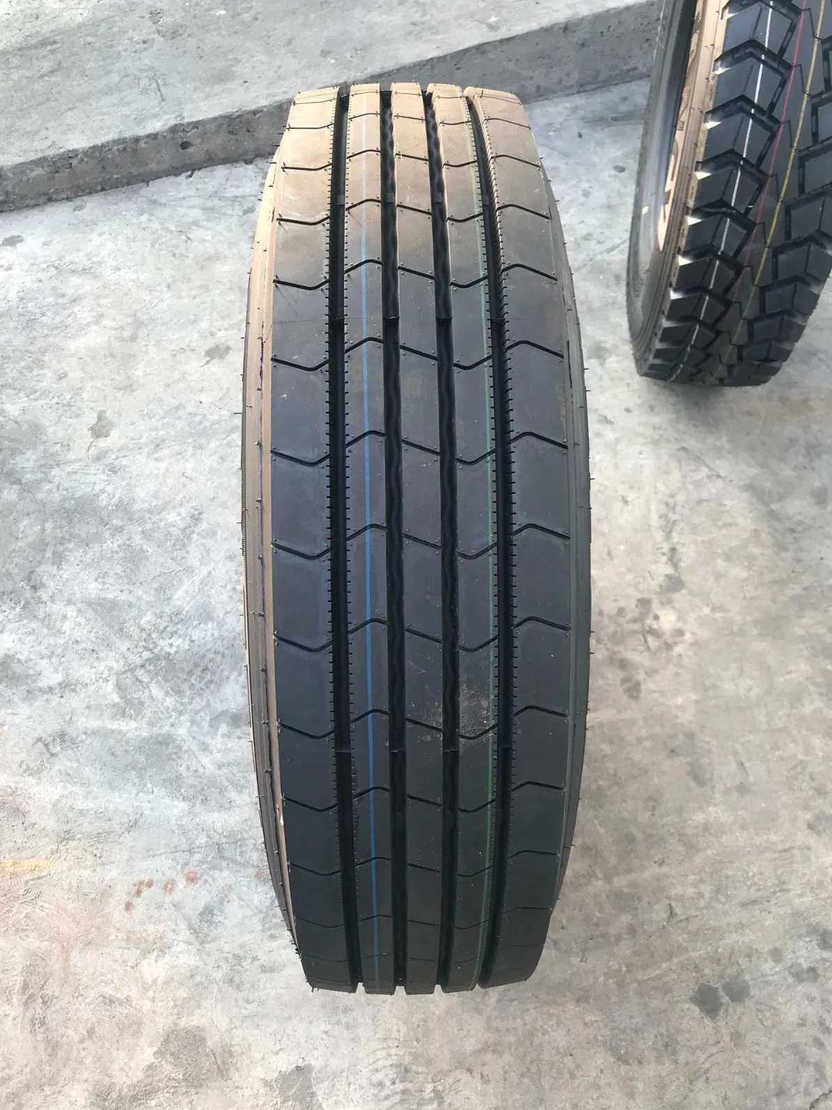 Constancy Brand Truck Tyre 9.5r17.5 FC33 OEM Quality TBR Tires Commercial Vehicle Fuel-Efficient All-Steel Design Low MOQ