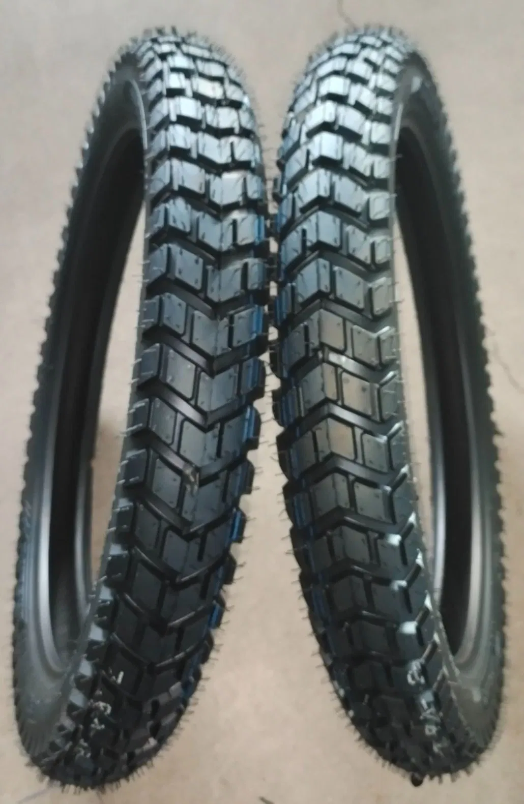 Шины для мотоцикла и трицикла внедорожные 17-18 дюймов