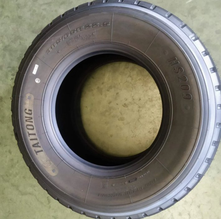 All-Weather All-Position Truck Tire with Mixed Tread Pattern, Designed to Handle Various Weather and Road Conditions.