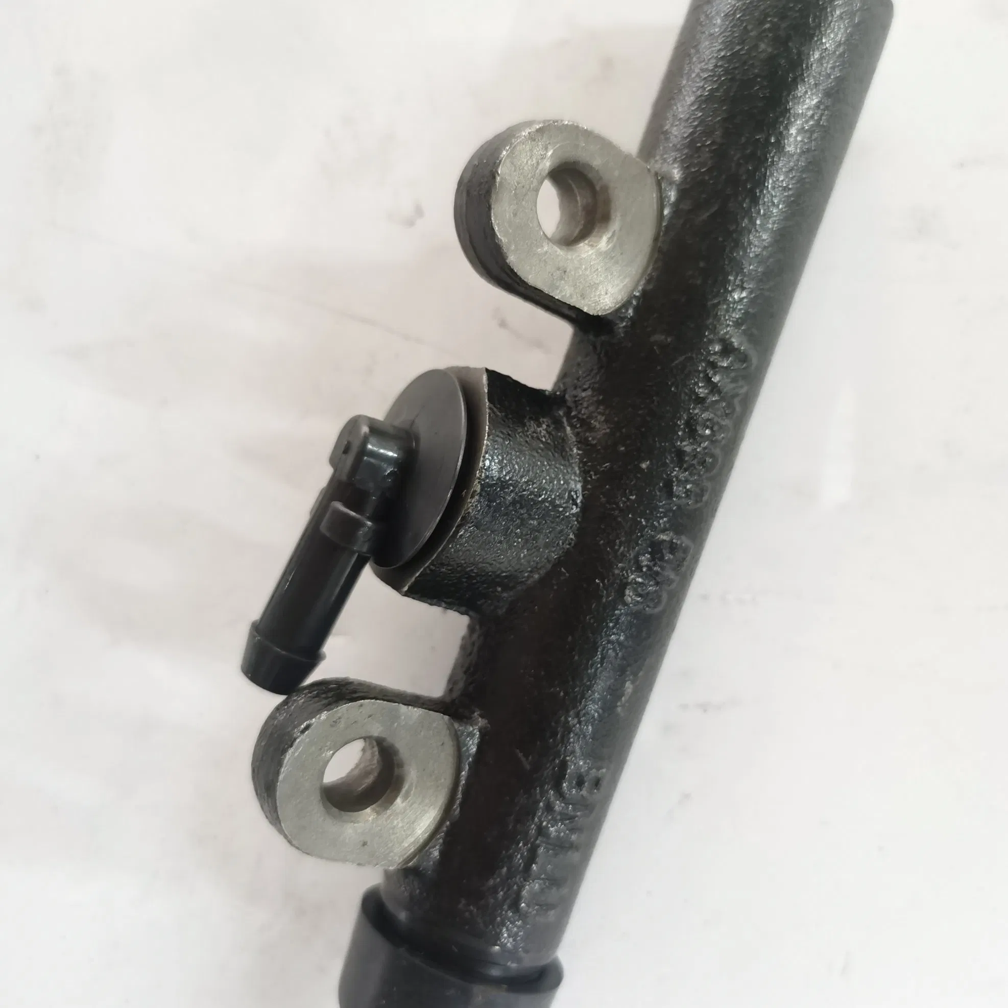 Главный цилиндр сцепления Saic Maxus V80 C00002560