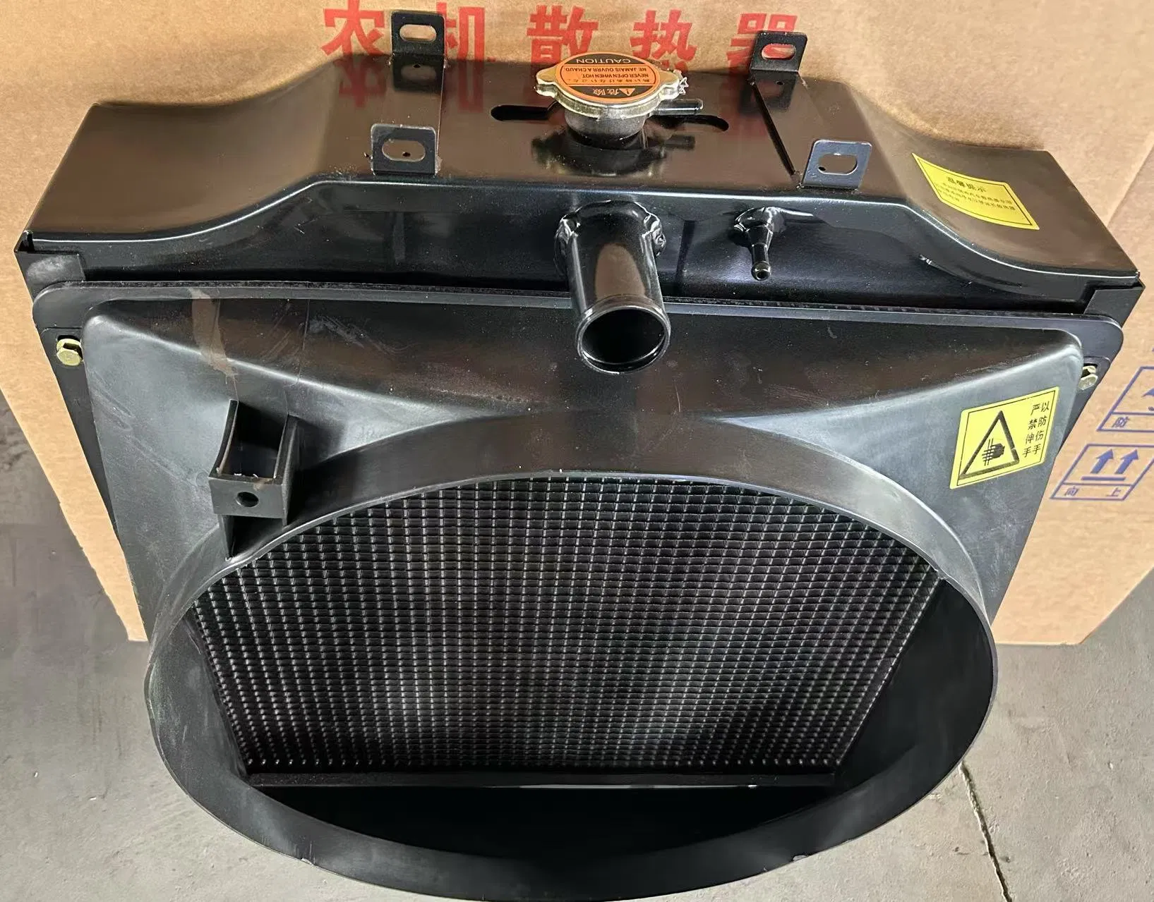 Алюминиевый радиатор для тракторов Lovol