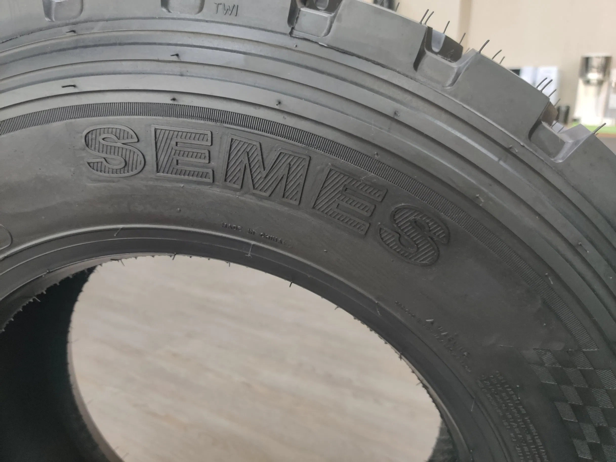 Стальная радиальная шина для грузовиков и автобусов