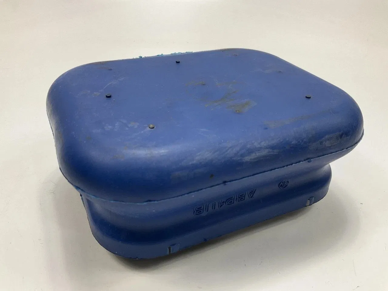 Durable Mack Abp1ub Poly Front Insulator Mount for Truck