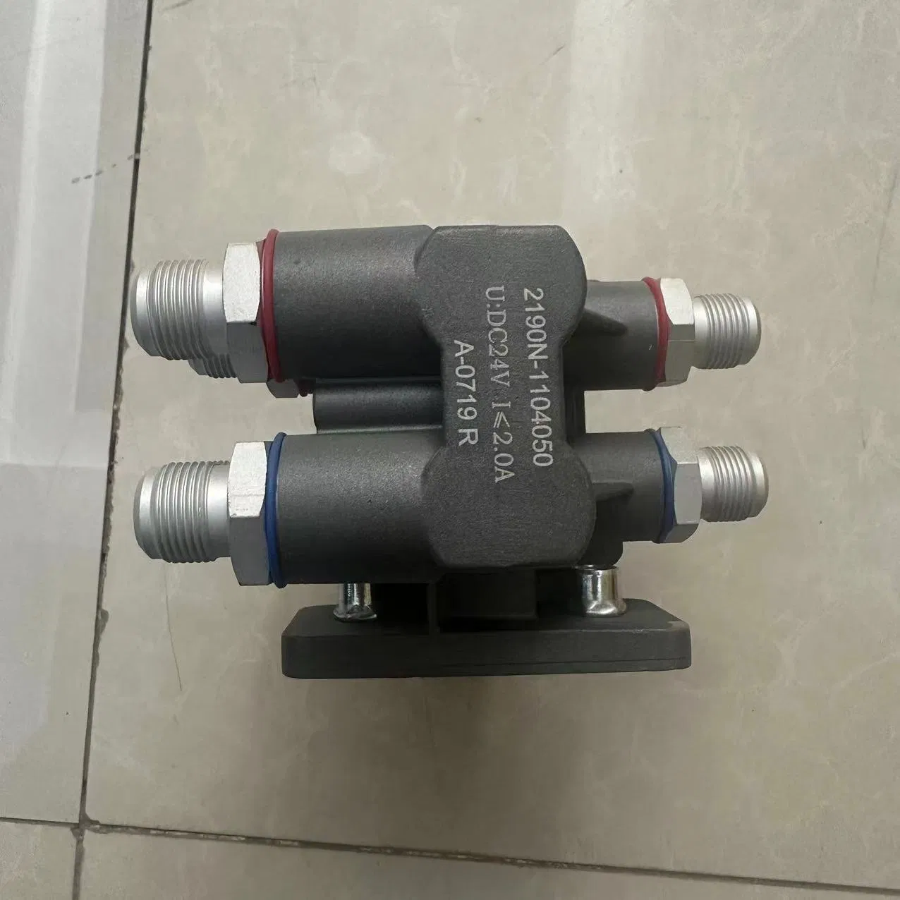 Shacman Automobile Ceramic Valve Core Fuel Conversion Valve with Delay 2190W-1104050