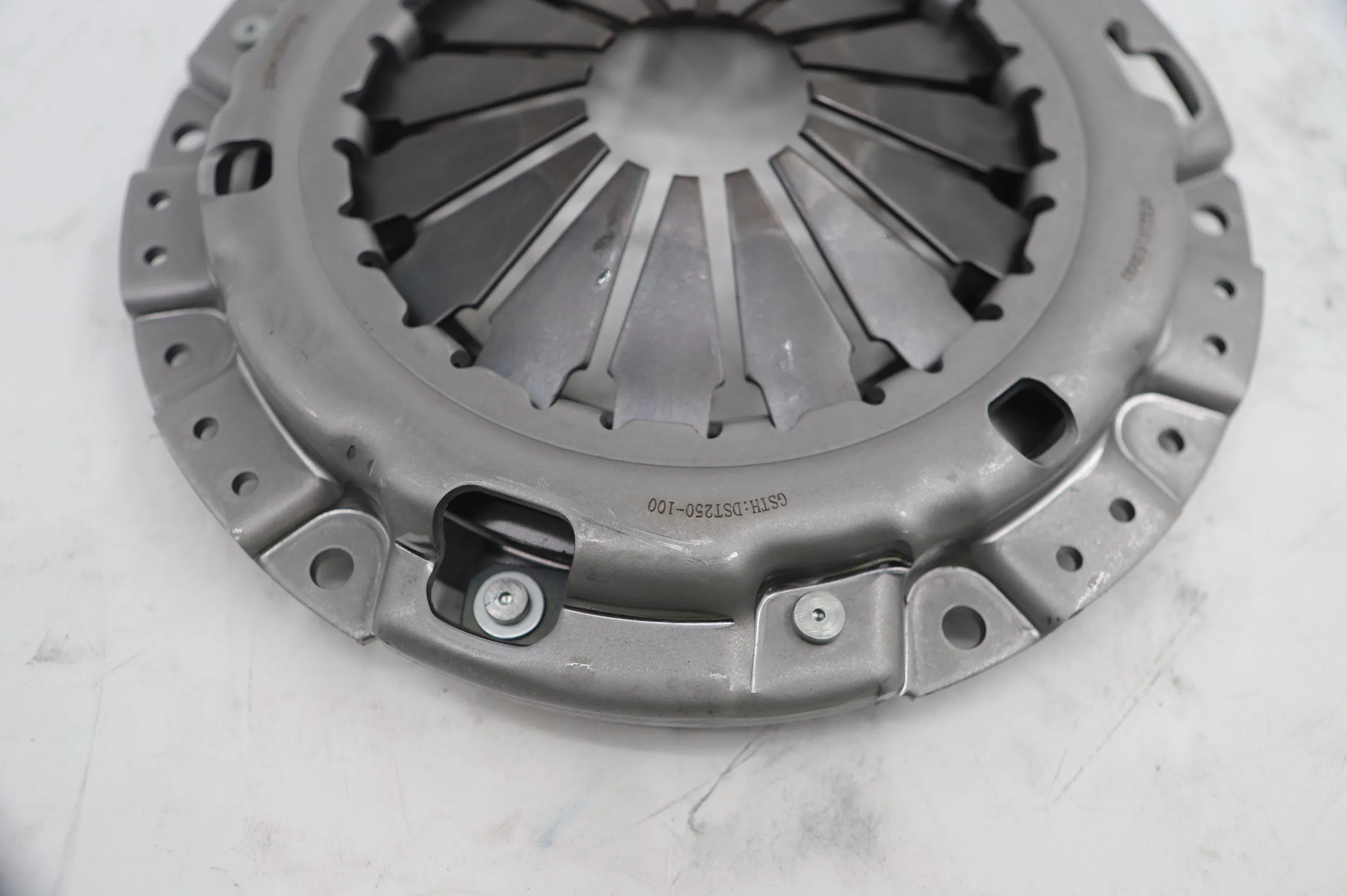 Крышка сцепления MF260-100 для самосвалов