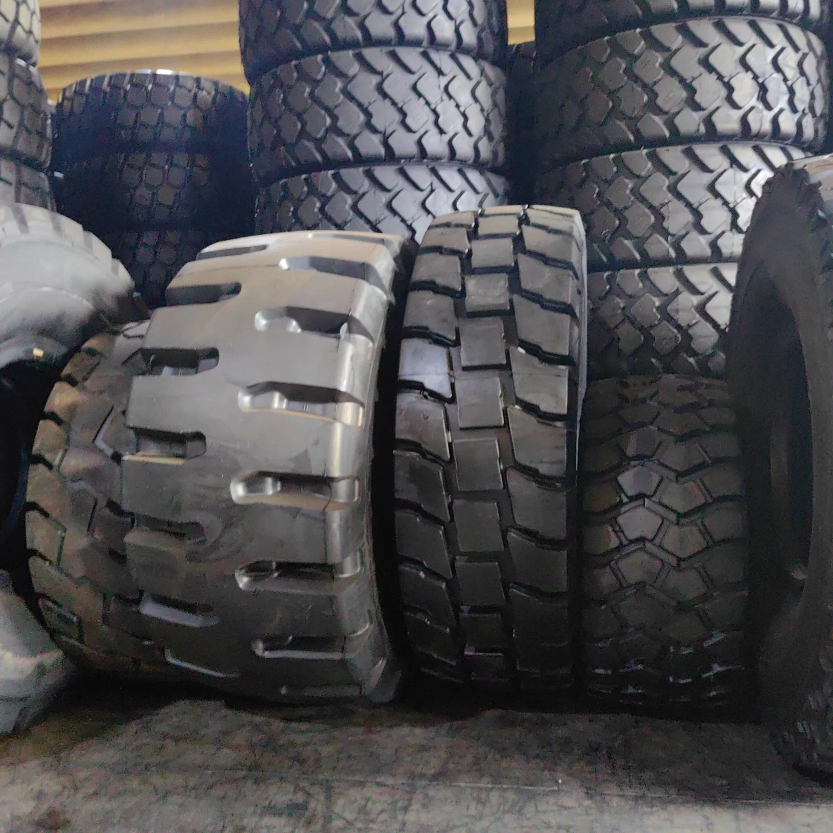 Giant Mine Tire L5 35/65r33 45/65r45 45/65-45 OTR Loader Tyre 40.00r57 Price