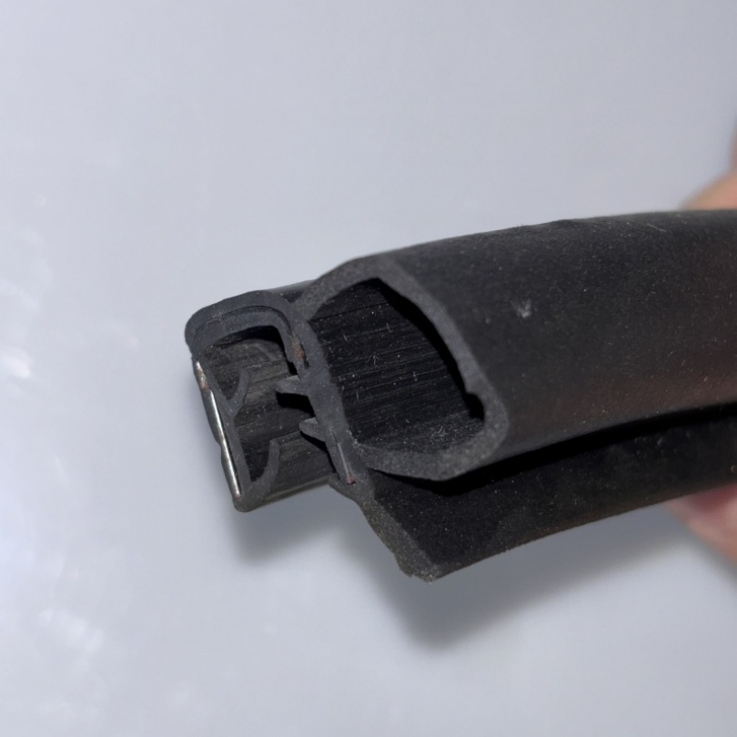 Three Compound Sealing Strip Rubber Strip EPDM Cowl Rubber Seal