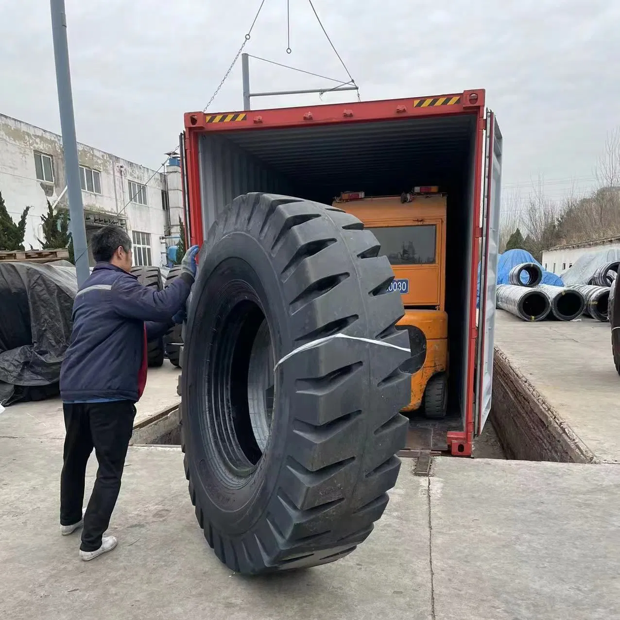 Шины E3/L3 OTR для спецтехники: погрузчики, грейдеры, карьерные самосвалы