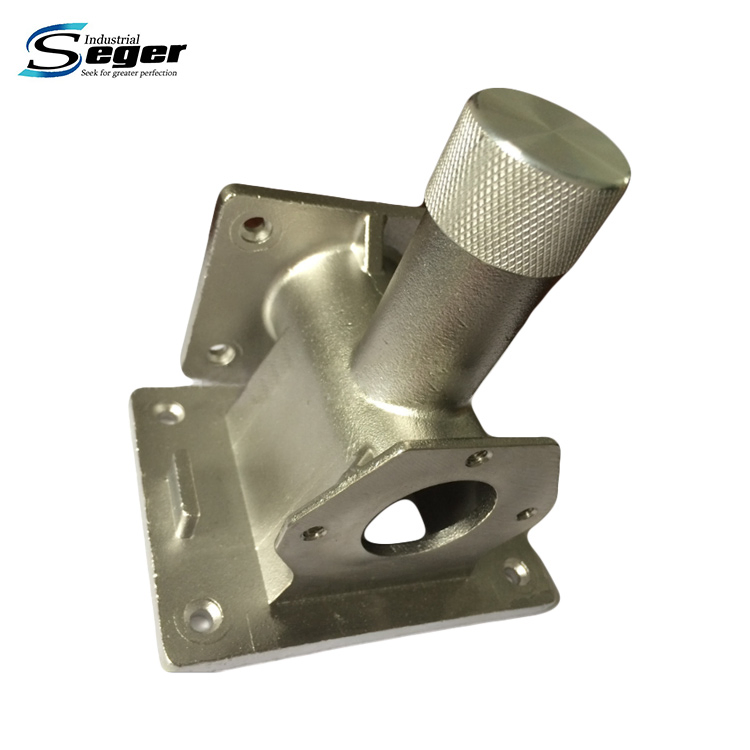 Головка цилиндра двигателя автомобиля из алюминия и стали