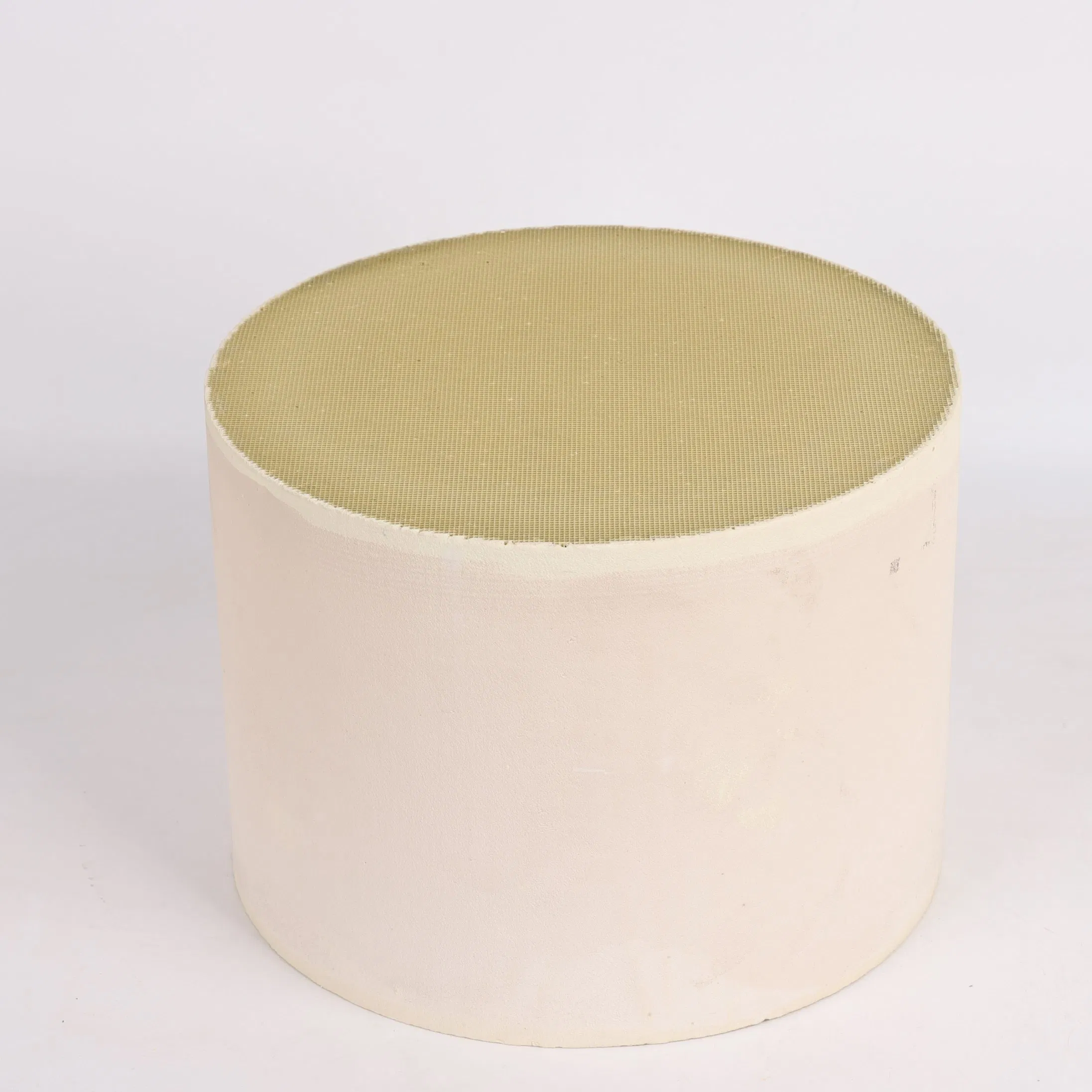 Керамический катализаторный носитель из кордиерита