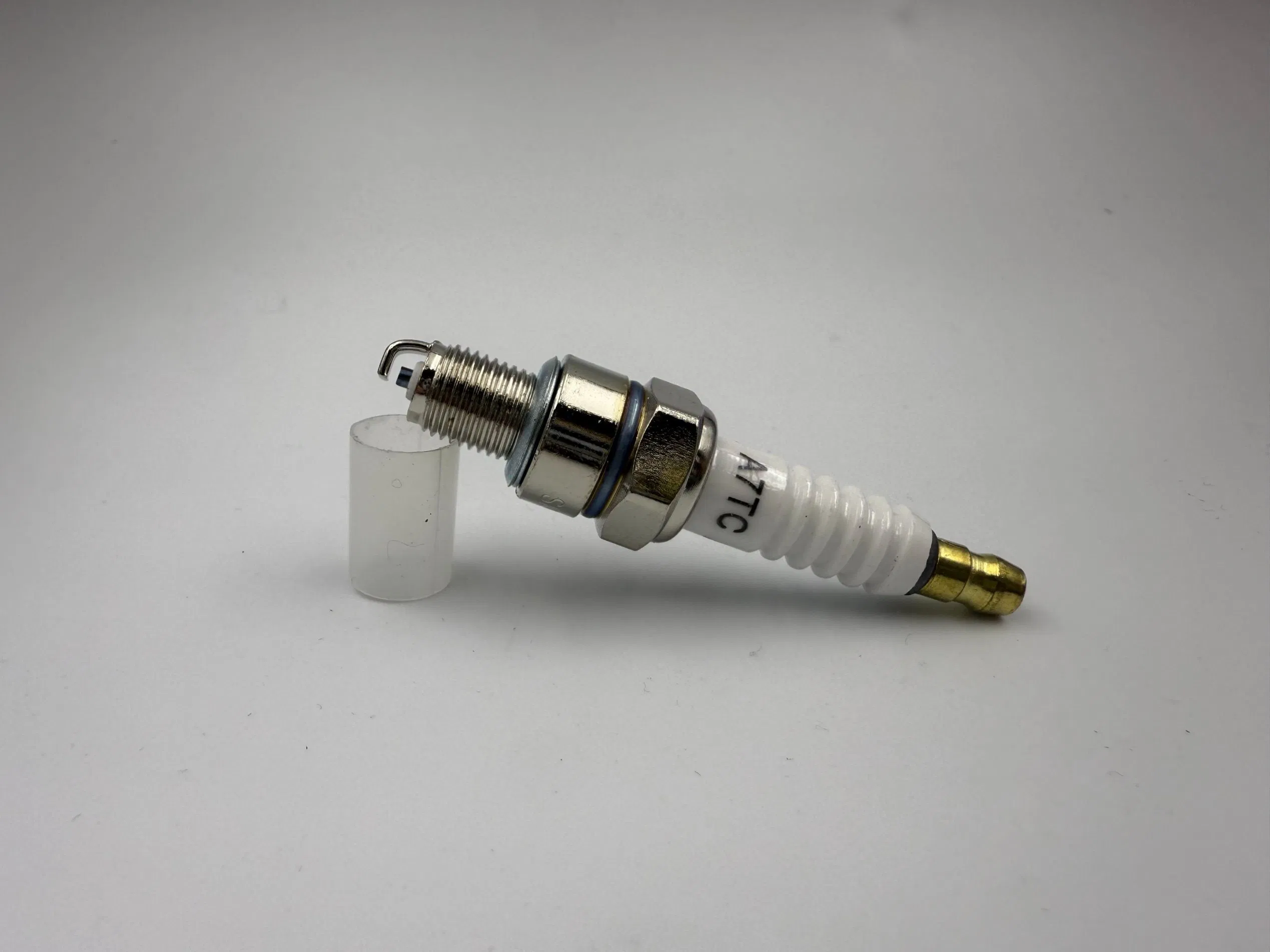 Свеча зажигания для генераторов и мотоциклов
