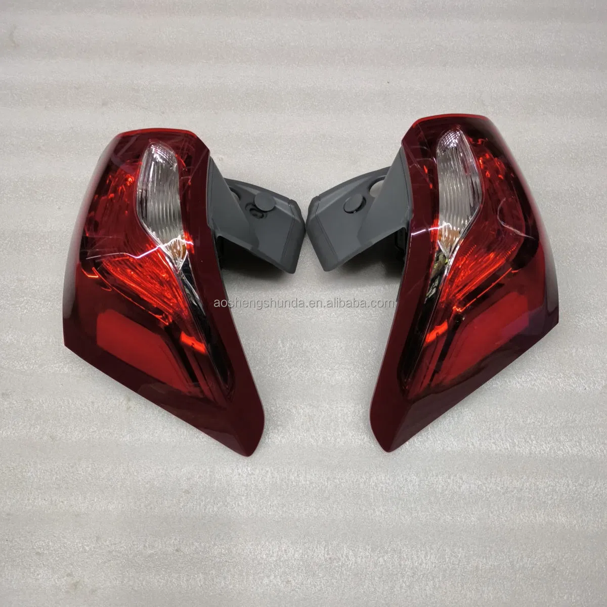 Factory Direct Sales Auto Spare Parts Car Rear Brake Lamp 23394658 23394659 for Che- Vrolet Equinox