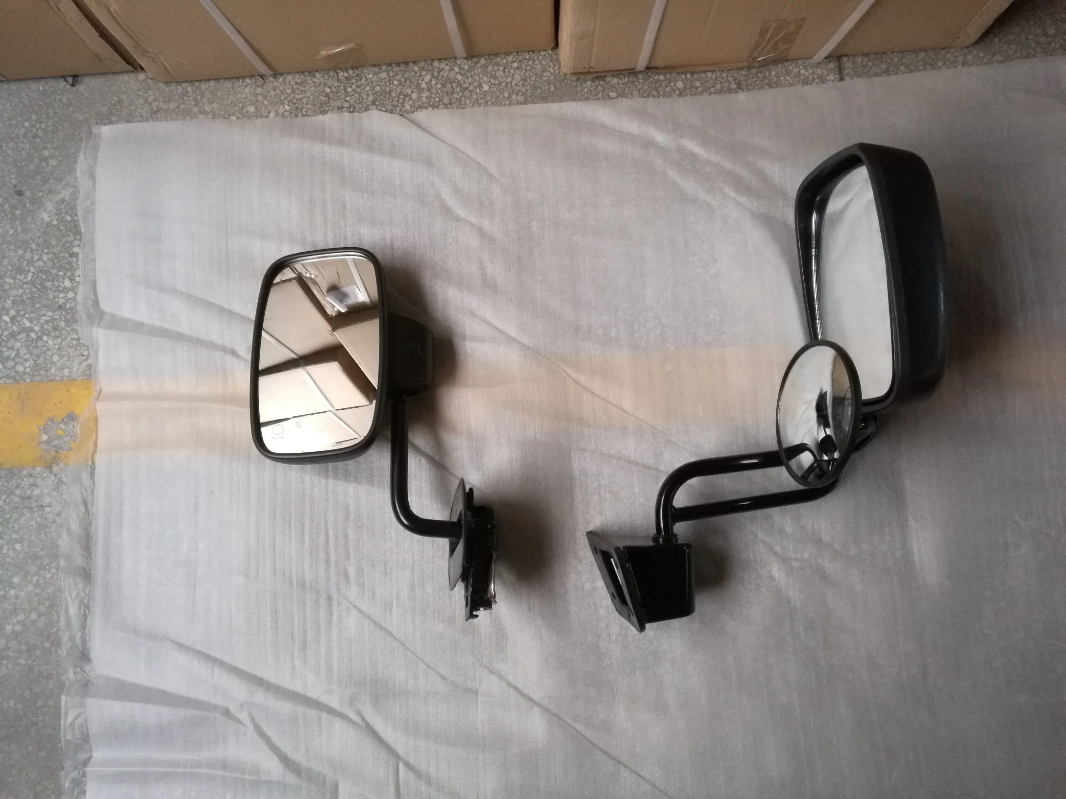 Auto Accessories Bus Body Spare Parts Bus Mirror for 2014 Toyota Coaster New 23.2*14.3/24*17cm Hc-B-11158