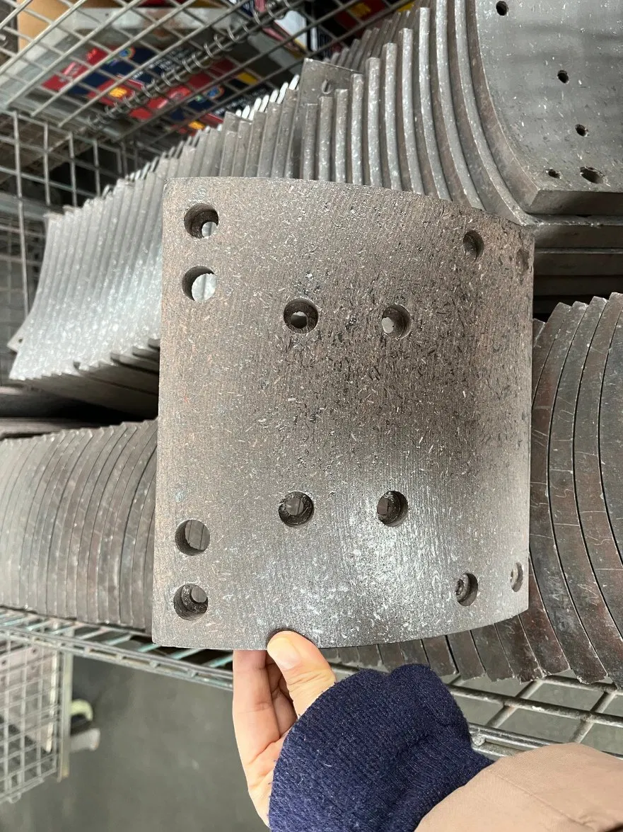 Тормозные колодки задние Shannxi Heavy Duty Delong DZ9112340062/63