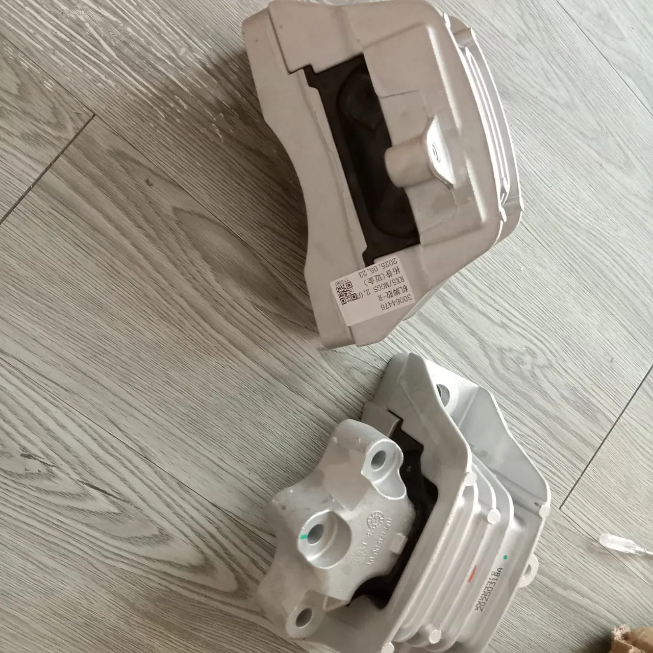 Правая опора двигателя для MG RX5 OEM 30064476