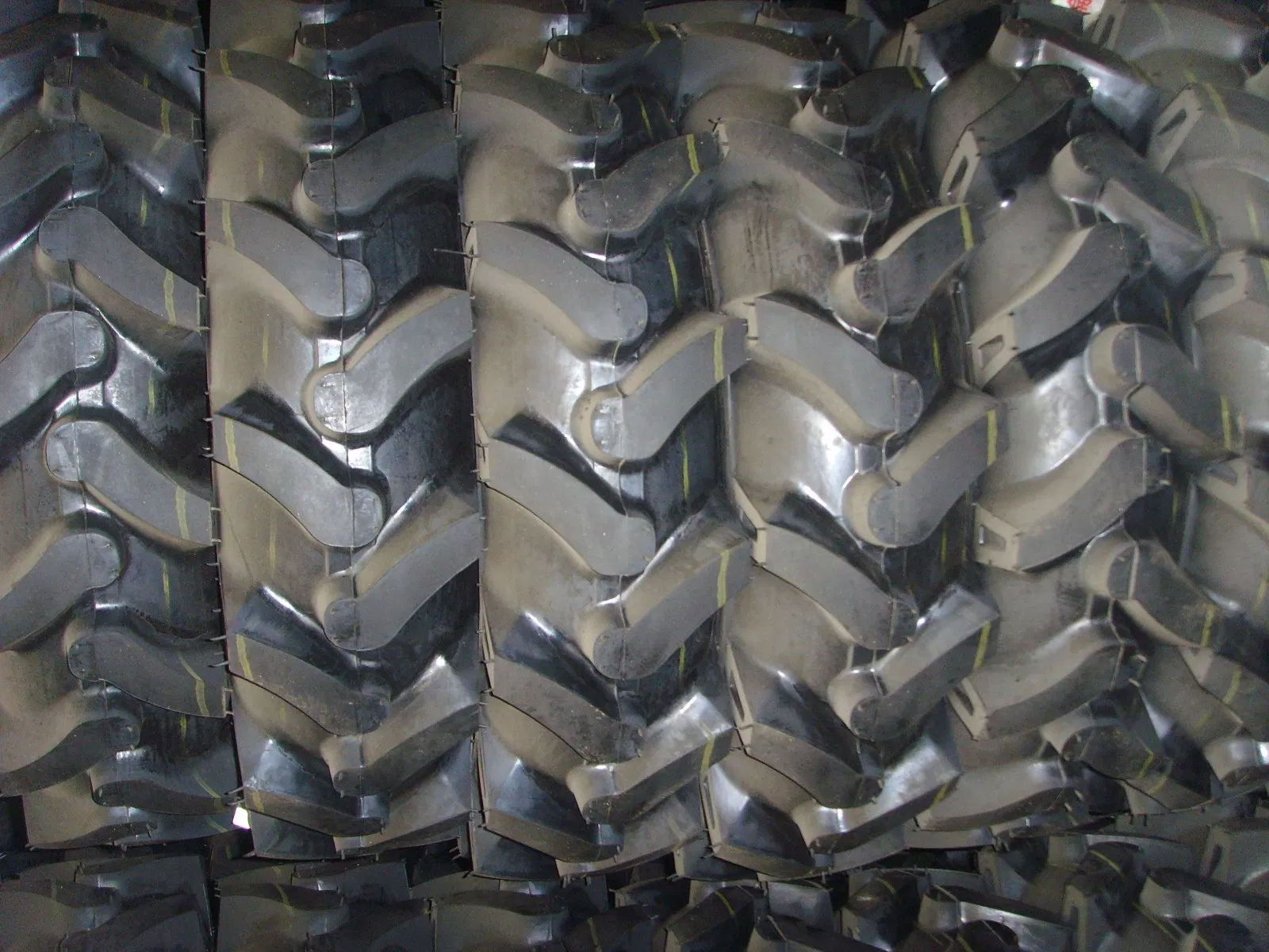 R2 Rice Paddy Tyre R1 F2 Tractor Tire-28L-26, 18.4-30, 20.8-38