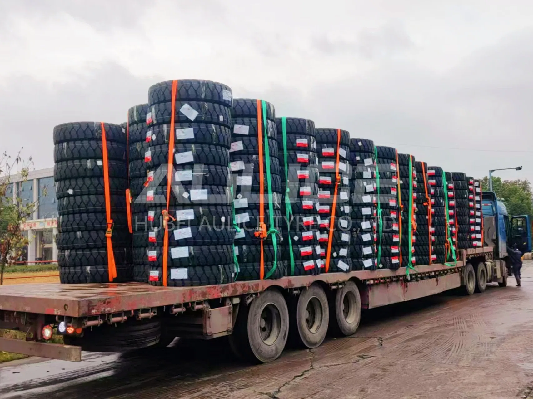 AULICE Brand Truck Tyre 8.25r20 9.00r20 10.00r20 11.00r20 12.00r20 Tire Heavy Duty Tires 1020 Tyre Price Mix Load Pattern China Tyre Factory Truck Tires