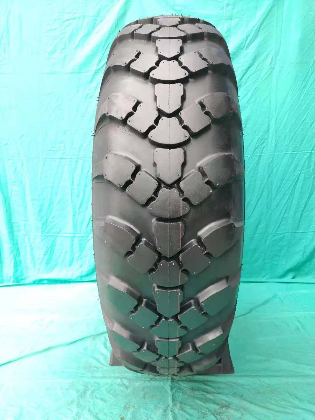 Шина 16.9-28-14 TL TI200 для экскаватора-погрузчика