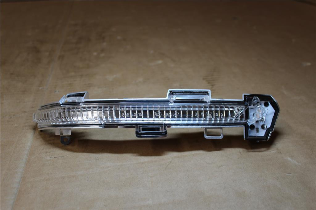 Повторитель поворота в зеркало Volkswagen ID.4 ID.5 Skoda Enyaq