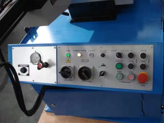 Торцовочная ленточная пила BS-460G для резки металла