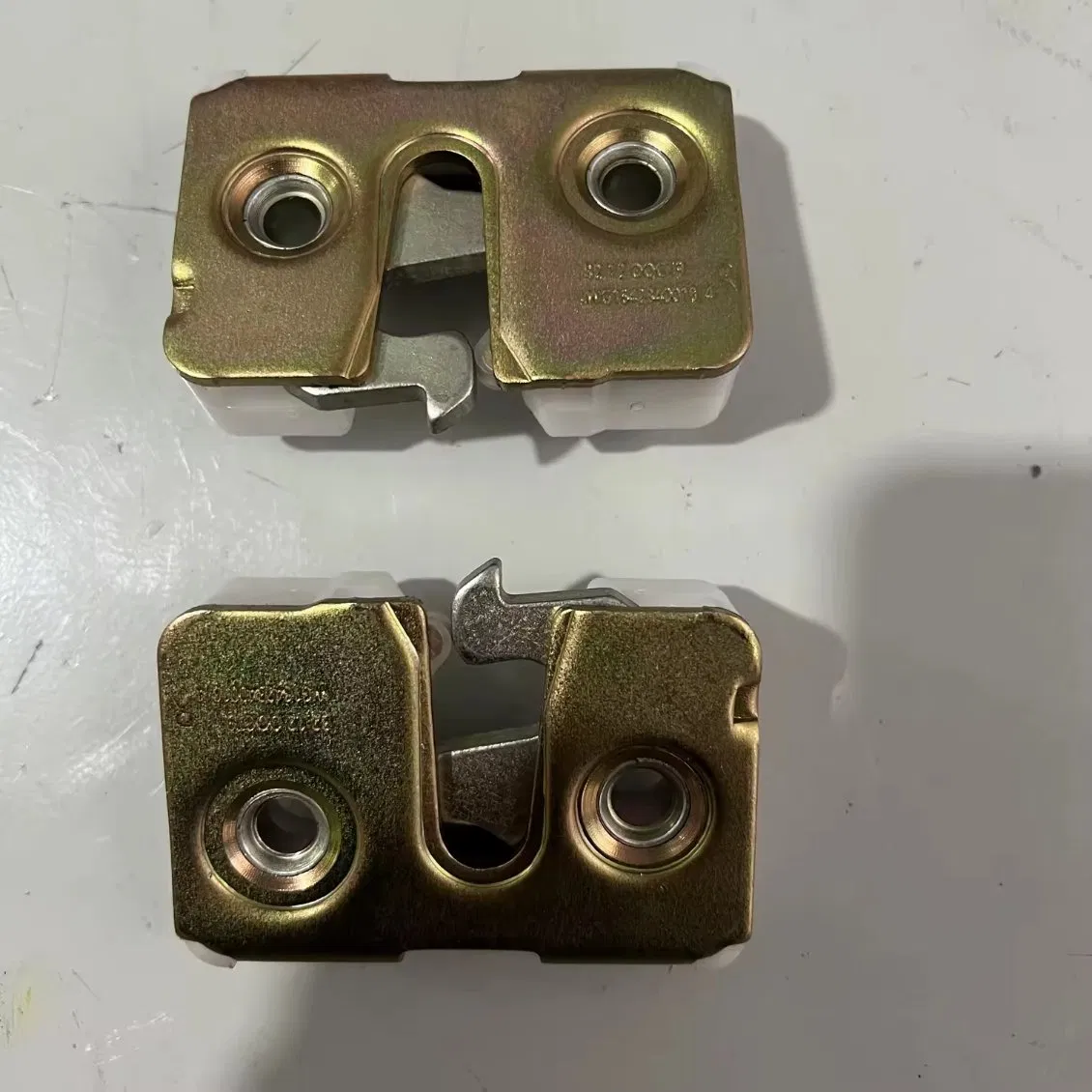 Wg1642340013 Door Lock for HOWO, Donfeng Truck