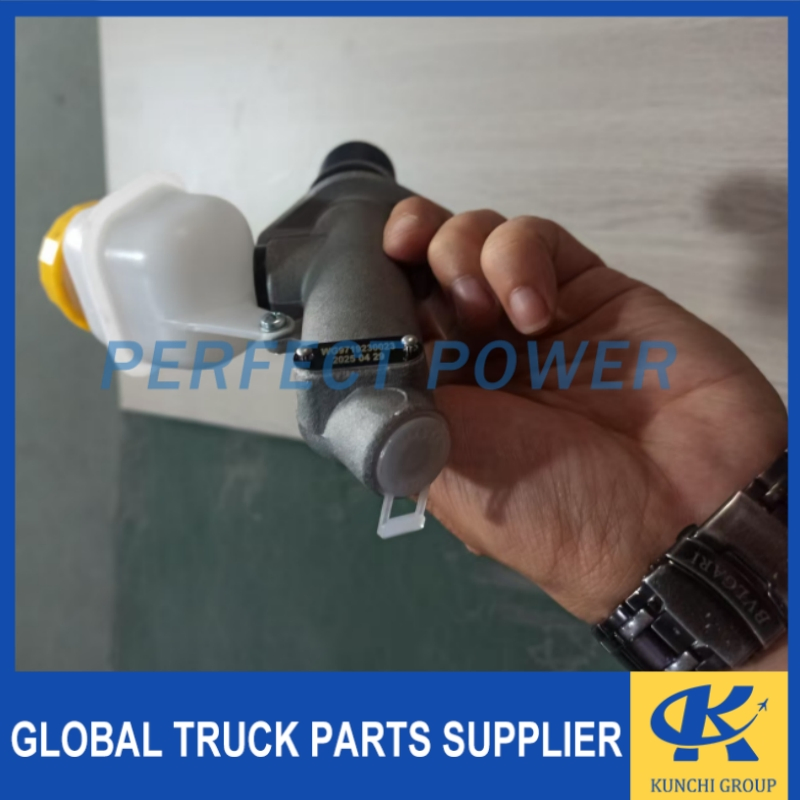 Главный цилиндр сцепления Sinotruk HOWO A7 WG9719230023