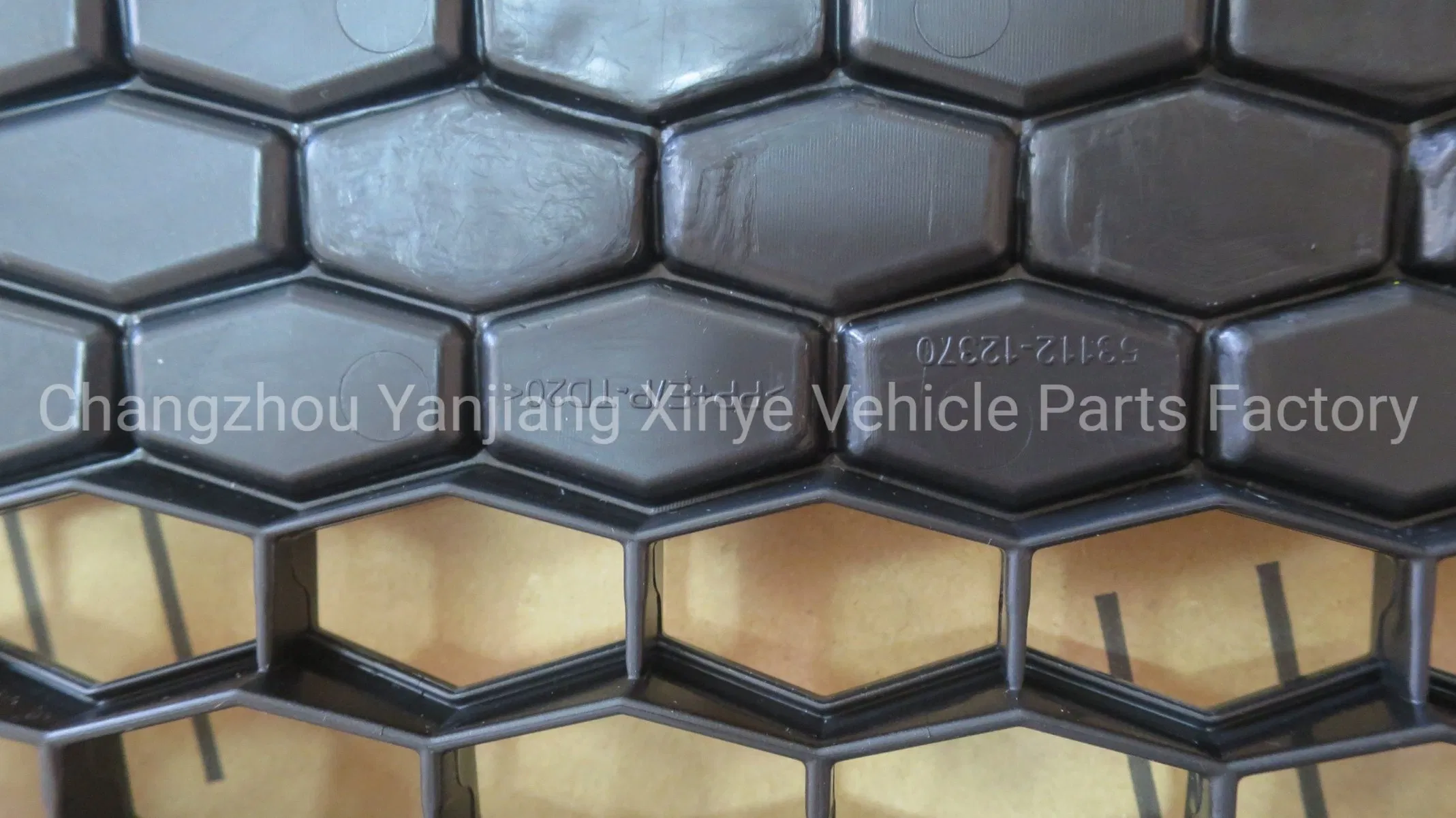 Tyj Factory Wholesale Auto Body Kits Car Front Grille Encirclement for Toyota Corolla 2020 USA Se/Xse Bumper Grille (PAINTING)