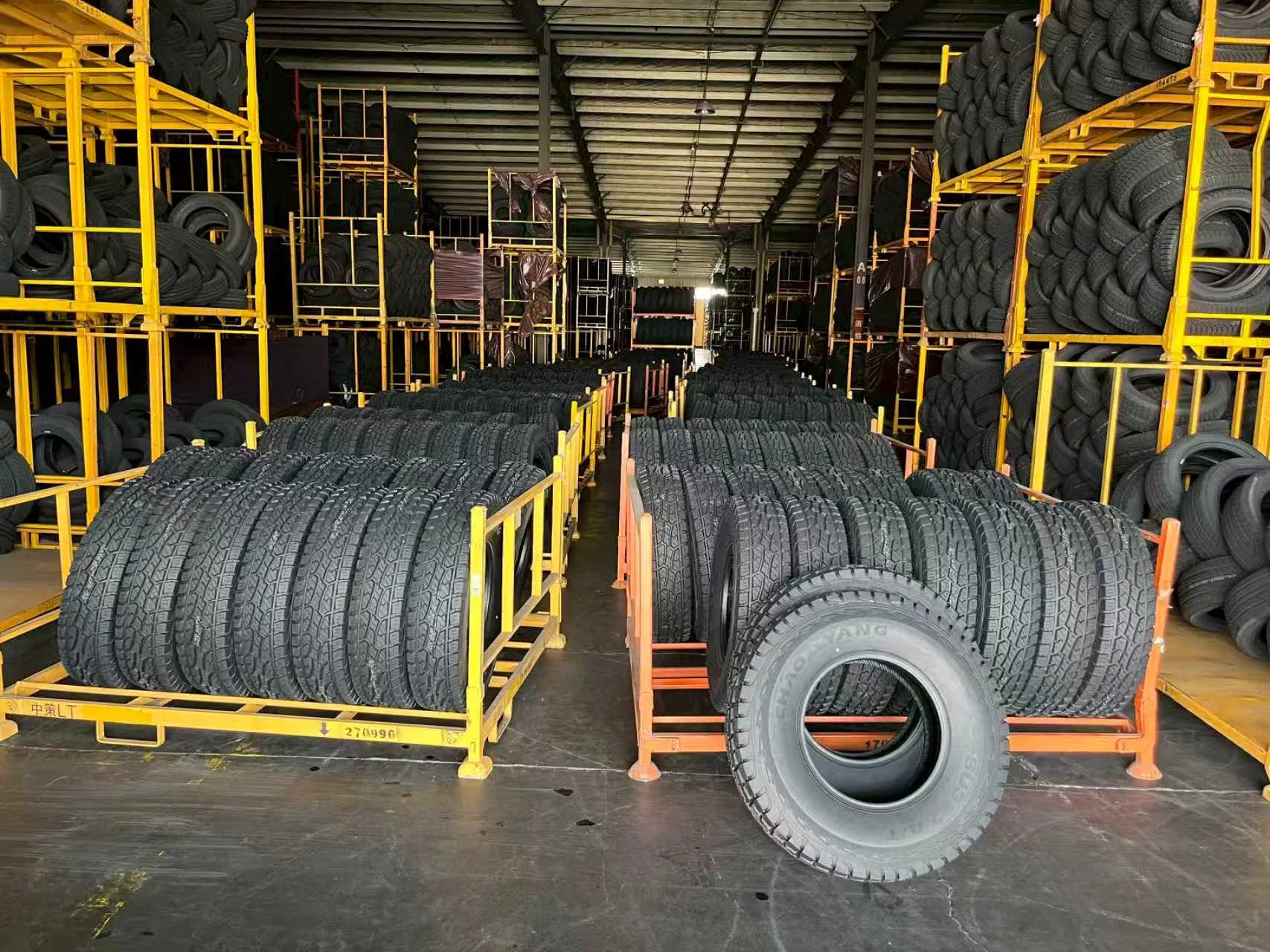 Chaoyang CS100 315/80r22.5 18pr Mine Truck OTR Tire Wear-Resistant