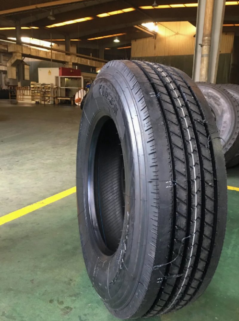 Low Rolling Resistance Truck Steer Tire, Fuel-Saving Compound Technology, Helping Fleets Reduce Operating Costs.